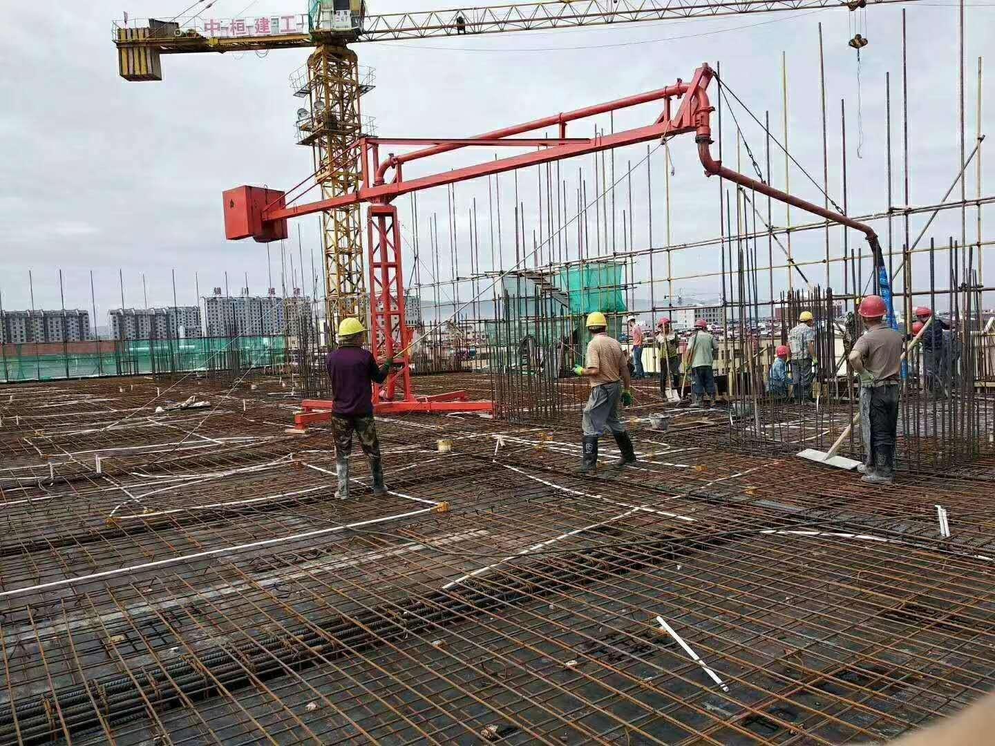 手動(dòng)布料機(jī).jpg 手動(dòng)布料機(jī).jpg